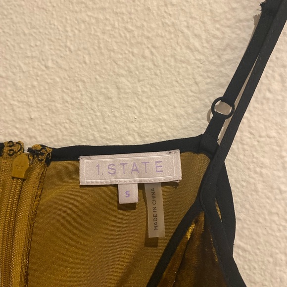 1. State Beautiful Green Velvet Dress - Picture 4 of 4